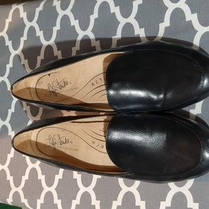 Life Stride® soft system active arch black heeled loafer!